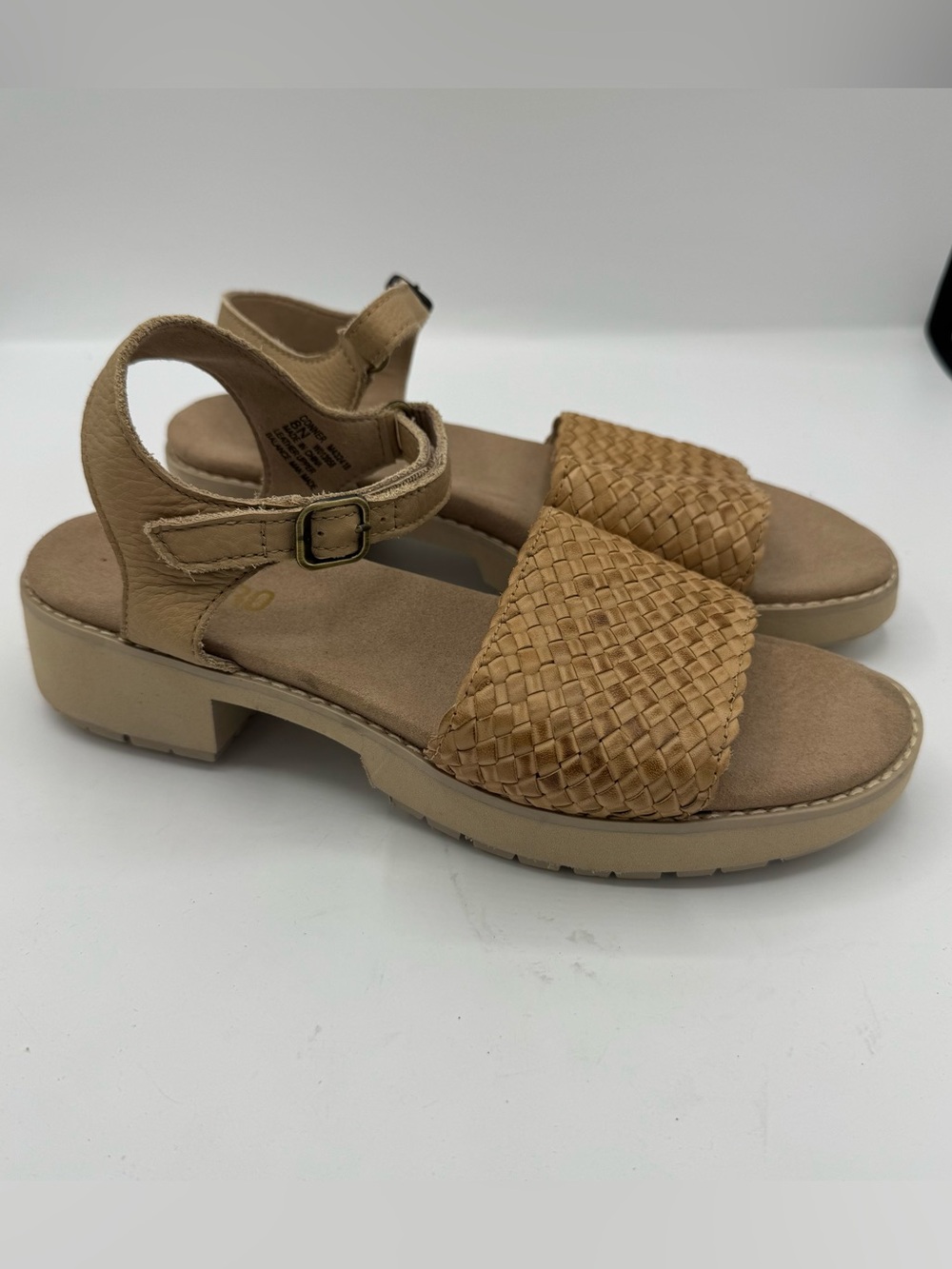 Munro Conner ankle Strap Woven leather Tan comfort Sandals Women’s size 8 Narrow